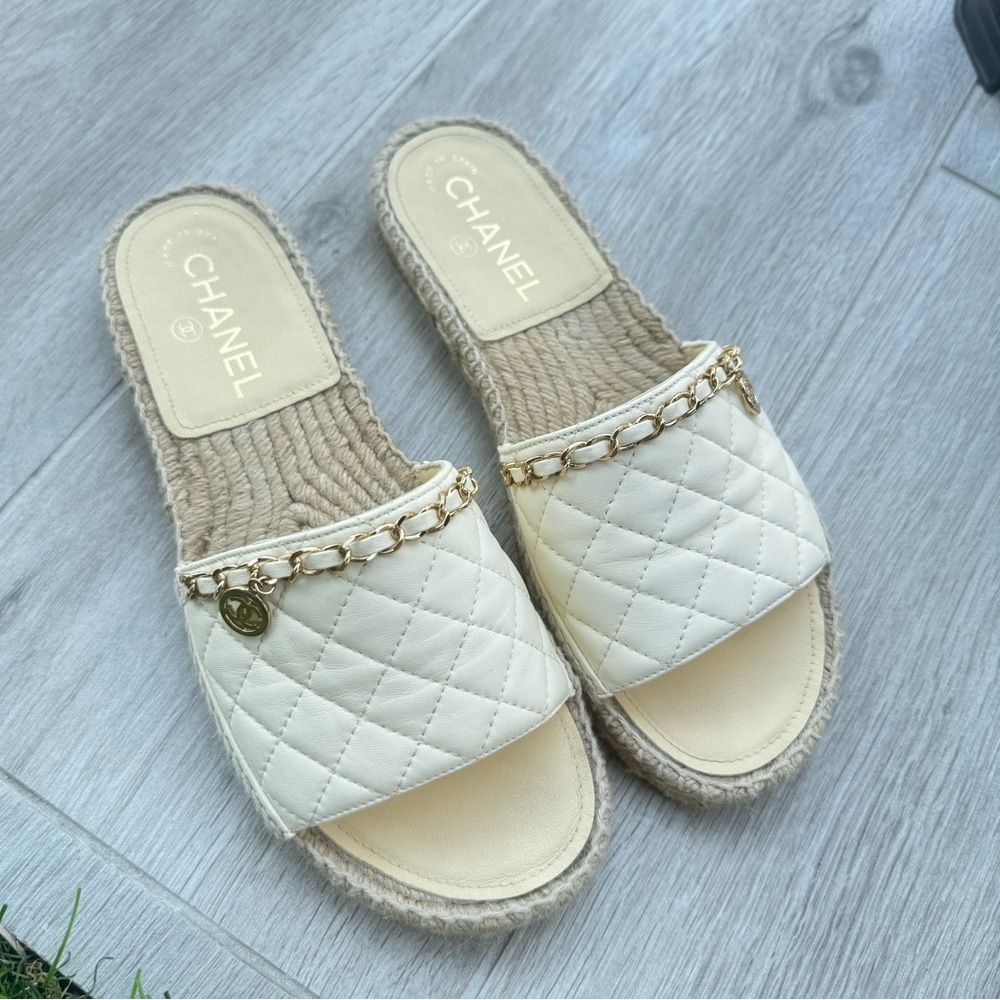 Chanel Interlocking CC Logo Espadrilles Slides - Picture 3 of 8